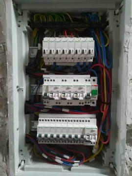 Electrician, ,instalații electrice